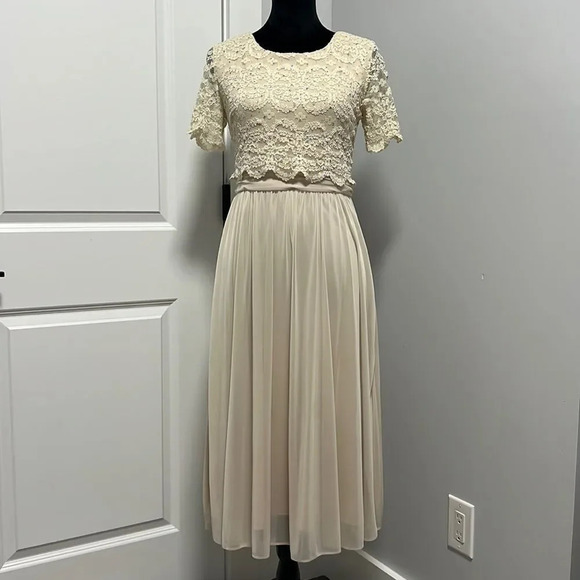 R&M Richards ||  size 6 Tall tan dress - Picture 1 of 10